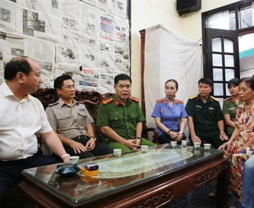 Cụm thi đua số 13 thành phố Hà Nội thăm hỏi, tri ân gia đình 03 liệt sỹ CAND...